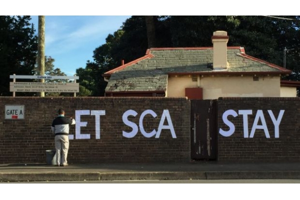 ѧ����ǽ��Ϳд������������ѧԺ�ı������Ϥ������������ͼƬ��