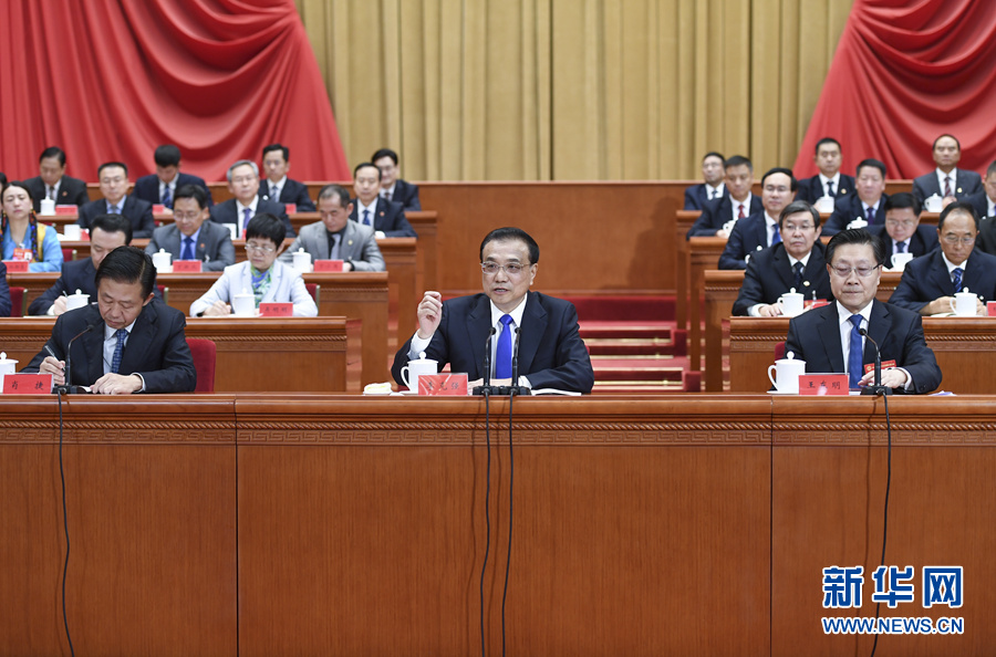 李克强在中国工会十七大作经济形势报告 李克强在中国工会十七大作经济形势报告