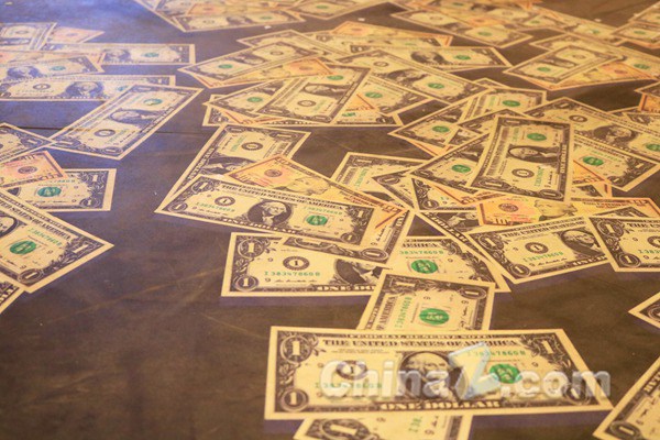 美元、投资、金钱 (1) 美元、投资、金钱 (1)