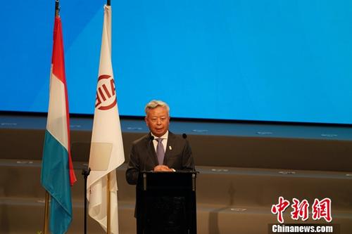 7��12�գ����޻�����ʩͶ�����У���Ͷ�У����Ľ����»������¬ɭ����Ļ��������Ͷ���״���������Ҿ�����ᡣΪ���������Ὣ���ع�ע��ǿ��ŷ���������ֻ�����ͨ�����⡣ ͼΪ��Ͷ���г�����Ⱥ��������ῪĻʽ���´ǡ�<a target='_blank'  data-cke-saved-href='http://www.chinanews.com/' href='http://www.chinanews.com/'>������</a>���� ����ΰ ��