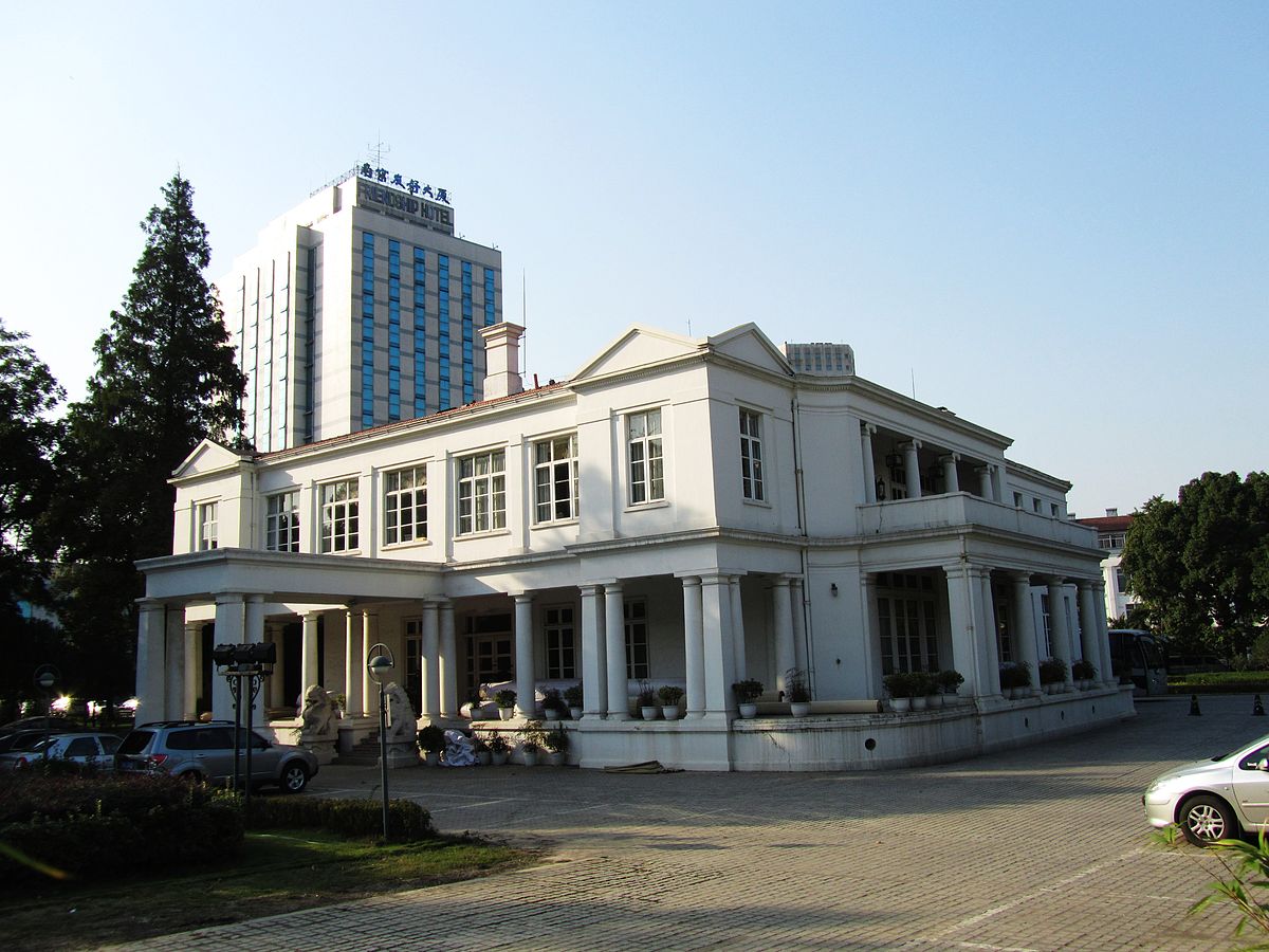 1200px-Former_Consulate_of_UK_in_Nanjing_01_2011-10.jpg