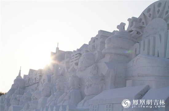 һ����ɫ�����ַ���_��������ѩ������쳤����ѩ�¸ߵ�