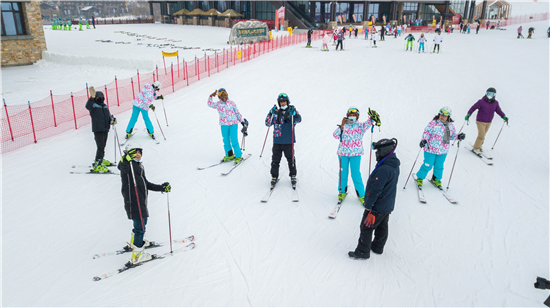 “冬奥冰雪·吉致视界”外籍友人“畅冰雪”“品文化” “冬奥冰雪·吉致视界”外籍友人“畅冰雪”“品文化”