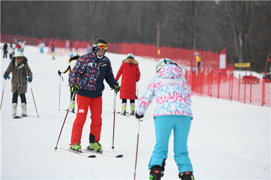 “冬奥冰雪·吉致视界”外籍友人“畅冰雪”“品文化” “冬奥冰雪·吉致视界”外籍友人“畅冰雪”“品文化”