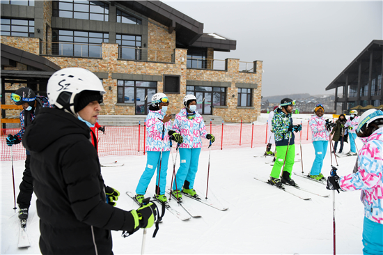 “冬奥冰雪·吉致视界”外籍友人“畅冰雪”“品文化” “冬奥冰雪·吉致视界”外籍友人“畅冰雪”“品文化”