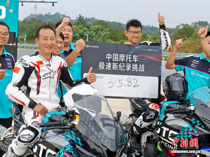 gc995f6290-6c50-47ca-9f5b-fd954dae4515_zsite.jpg